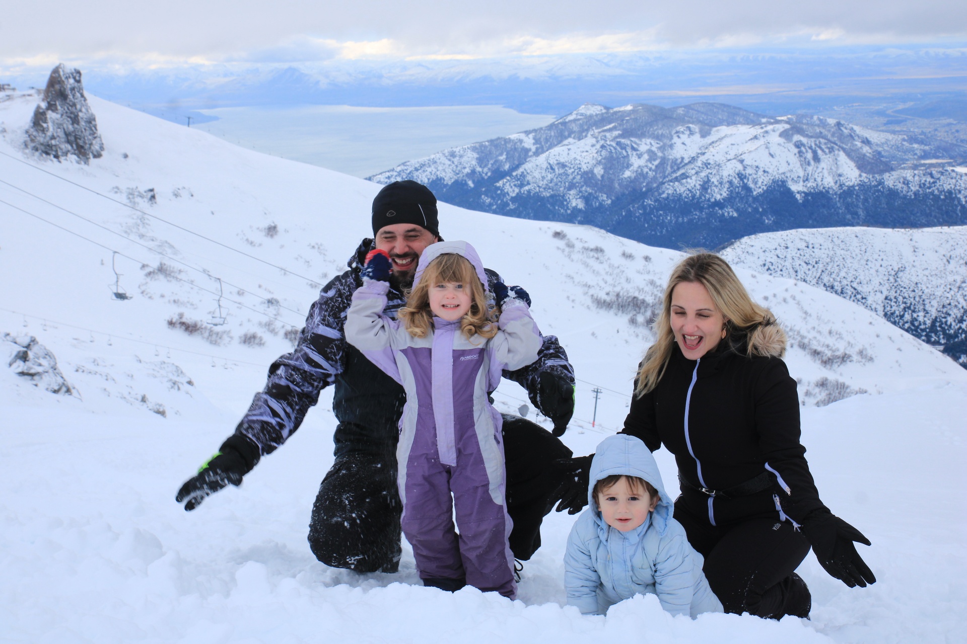 Família vivendo experiências reais no Chile